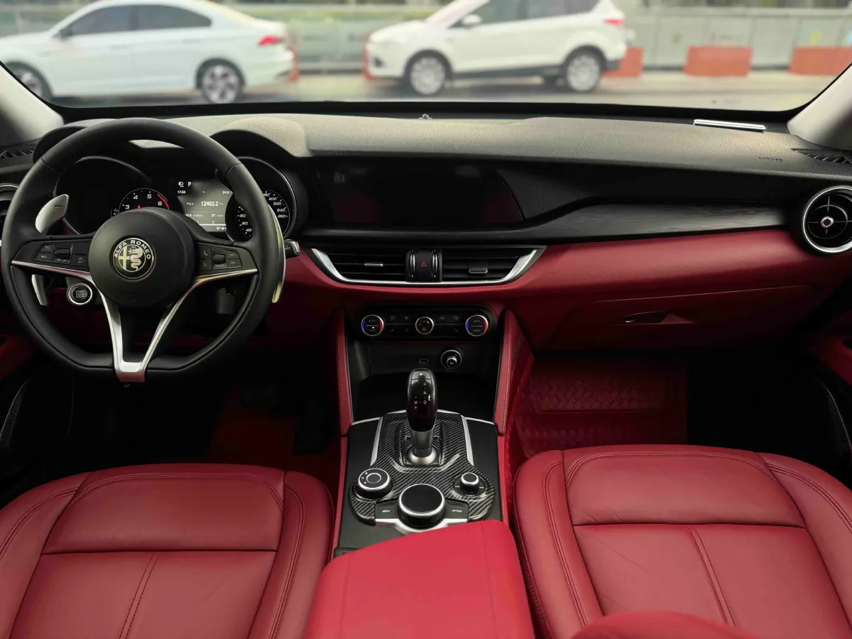 2017 Alfa Romeo Stelvio 2.0T 280HP L4 8AT,autocango,china used car exporter,china ev exporter,chinese used car exporter,chinese used ev exporter