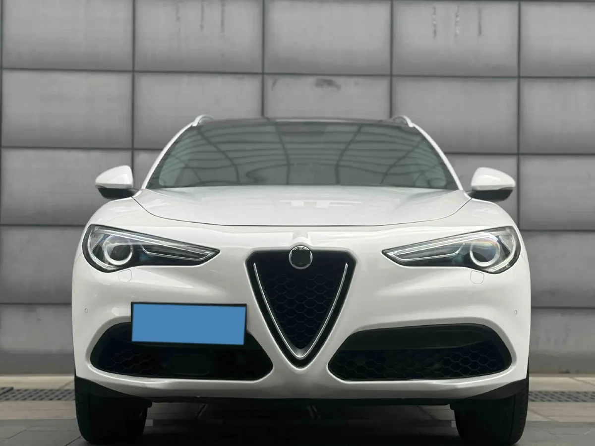 2017 Alfa Romeo Stelvio 2.0T 280HP L4 8AT,autocango,china used car exporter,china ev exporter,chinese used car exporter,chinese used ev exporter
