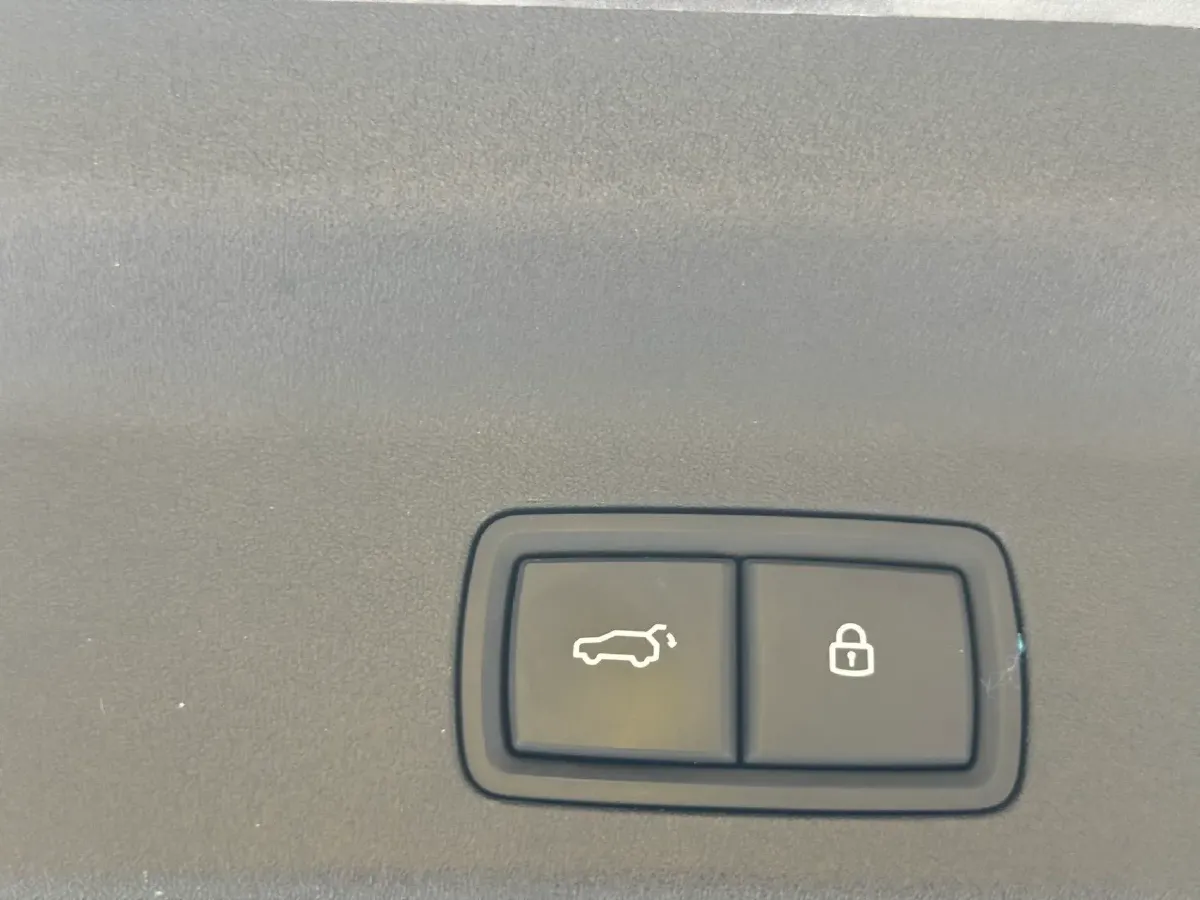 2023 Li L8 Range Extended 154HP REEV 40.9KWH,autocango,china used car exporter,china ev exporter,chinese used car exporter,chinese used ev exporter