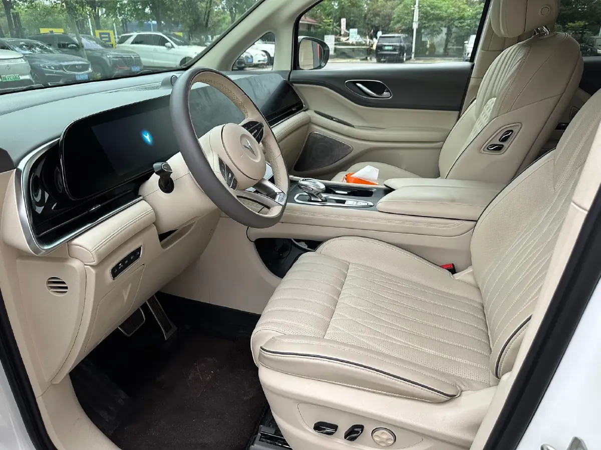 2022 Voyah Dream BEV 82KWH,autocango,china used car exporter,china ev exporter,chinese used car exporter,chinese used ev exporter