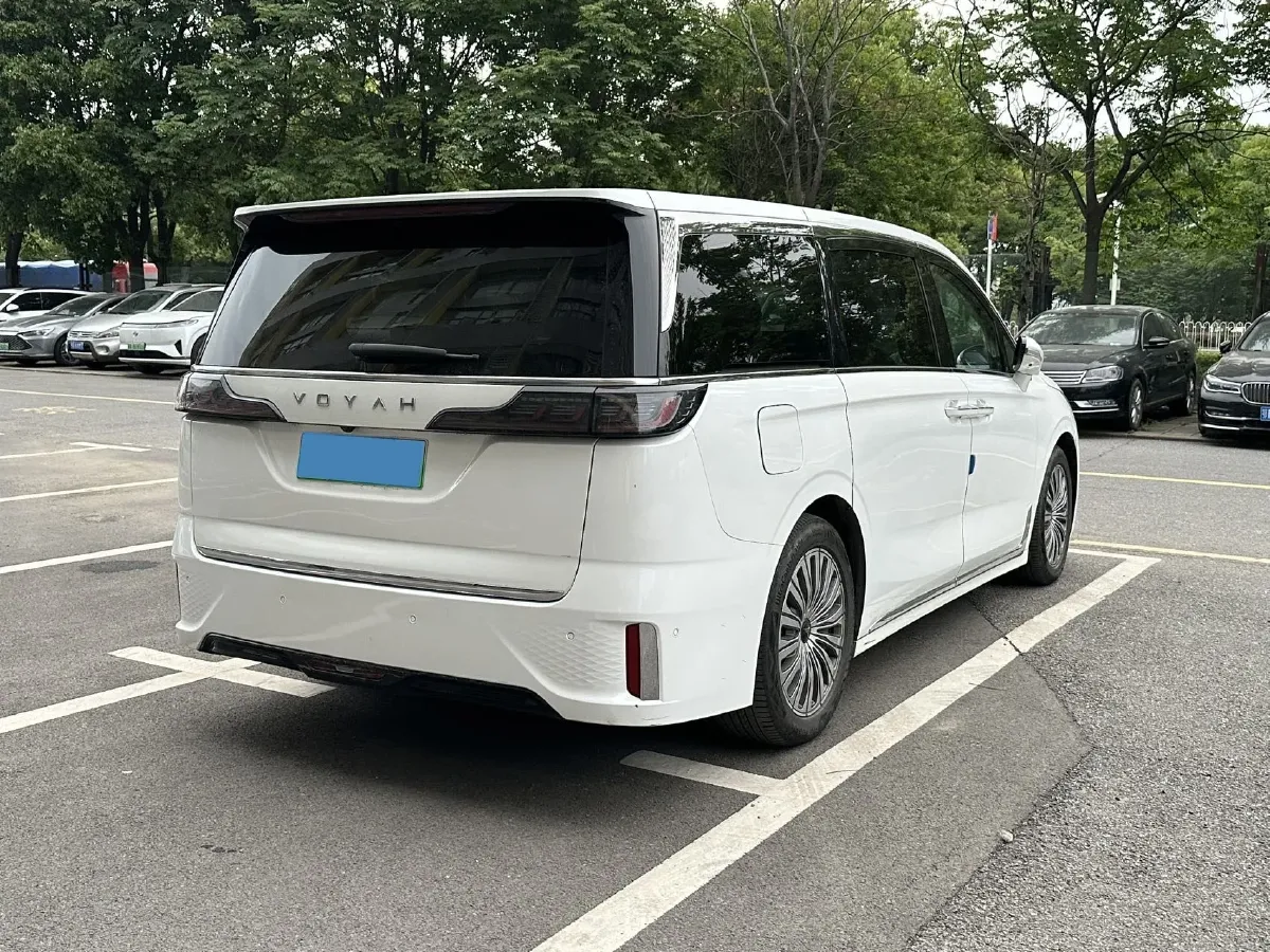 2022 Voyah Dream BEV 82KWH,autocango,china used car exporter,china ev exporter,chinese used car exporter,chinese used ev exporter
