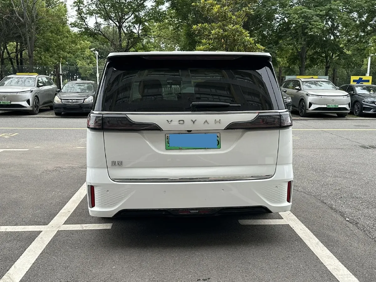 2022 Voyah Dream BEV 82KWH,autocango,china used car exporter,china ev exporter,chinese used car exporter,chinese used ev exporter