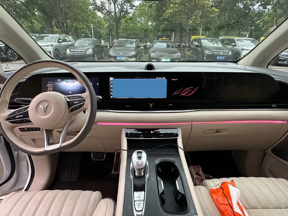 2022 Voyah Dream BEV 82KWH,autocango,china used car exporter,china ev exporter,chinese used car exporter,chinese used ev exporter
