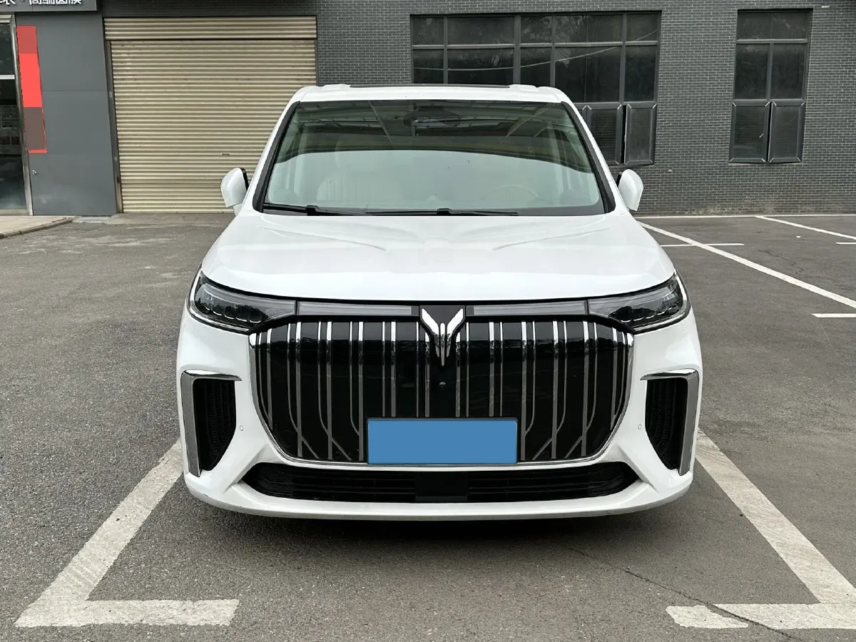 2022 Voyah Dream BEV 82KWH,autocango,china used car exporter,china ev exporter,chinese used car exporter,chinese used ev exporter