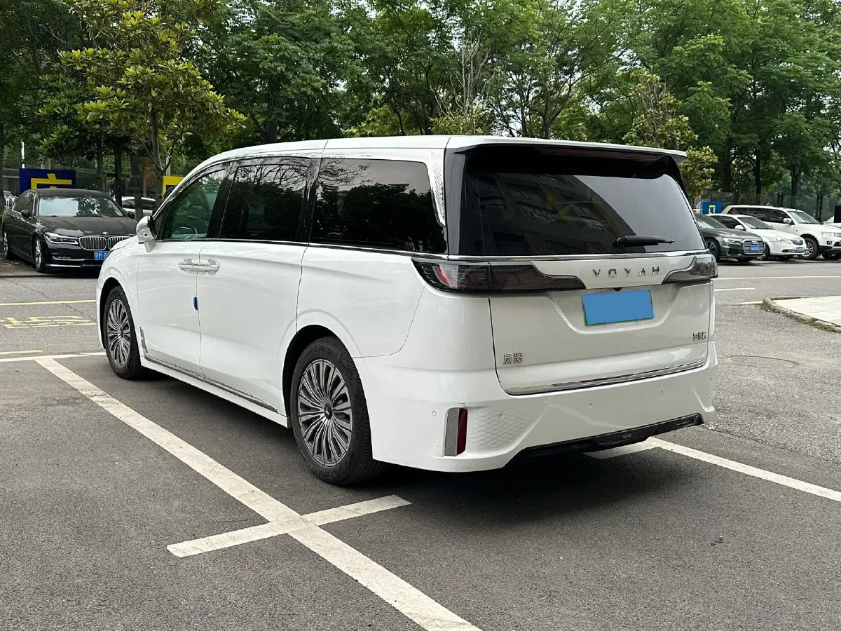 2022 Voyah Dream BEV 82KWH,autocango,china used car exporter,china ev exporter,chinese used car exporter,chinese used ev exporter