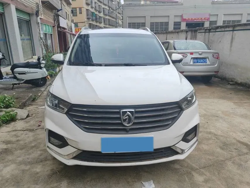 2018 BaoJun 530 1.5T 150HP L4 6MT,autocango,china used car exporter,china ev exporter,chinese used car exporter,chinese used ev exporter