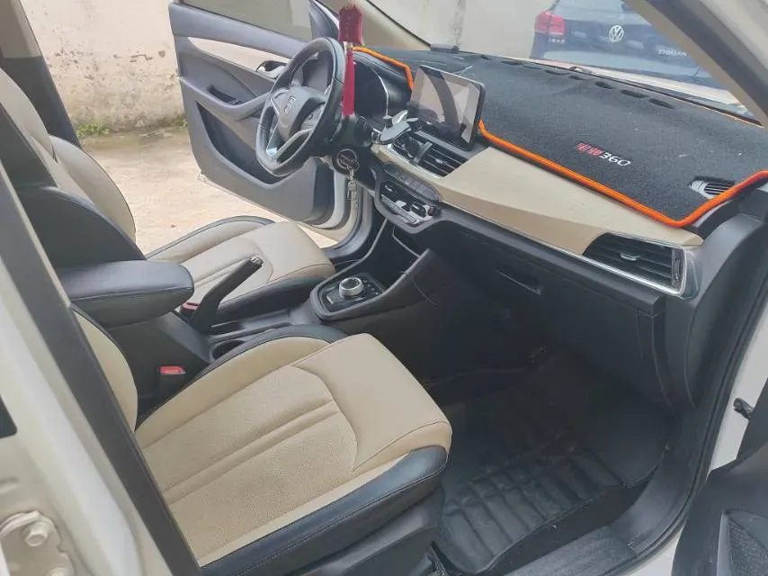 2018 BaoJun 530 1.5T 150HP L4 6MT,autocango,china used car exporter,china ev exporter,chinese used car exporter,chinese used ev exporter