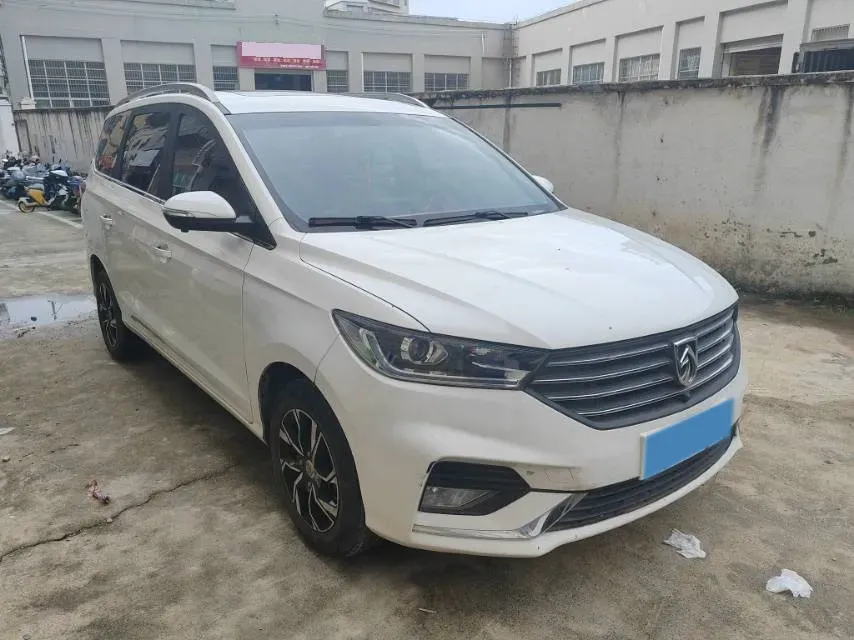 2018 BaoJun 530 1.5T 150HP L4 6MT,autocango,china used car exporter,china ev exporter,chinese used car exporter,chinese used ev exporter