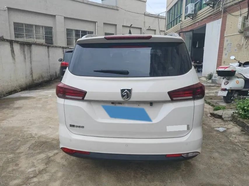 2018 BaoJun 530 1.5T 150HP L4 6MT,autocango,china used car exporter,china ev exporter,chinese used car exporter,chinese used ev exporter