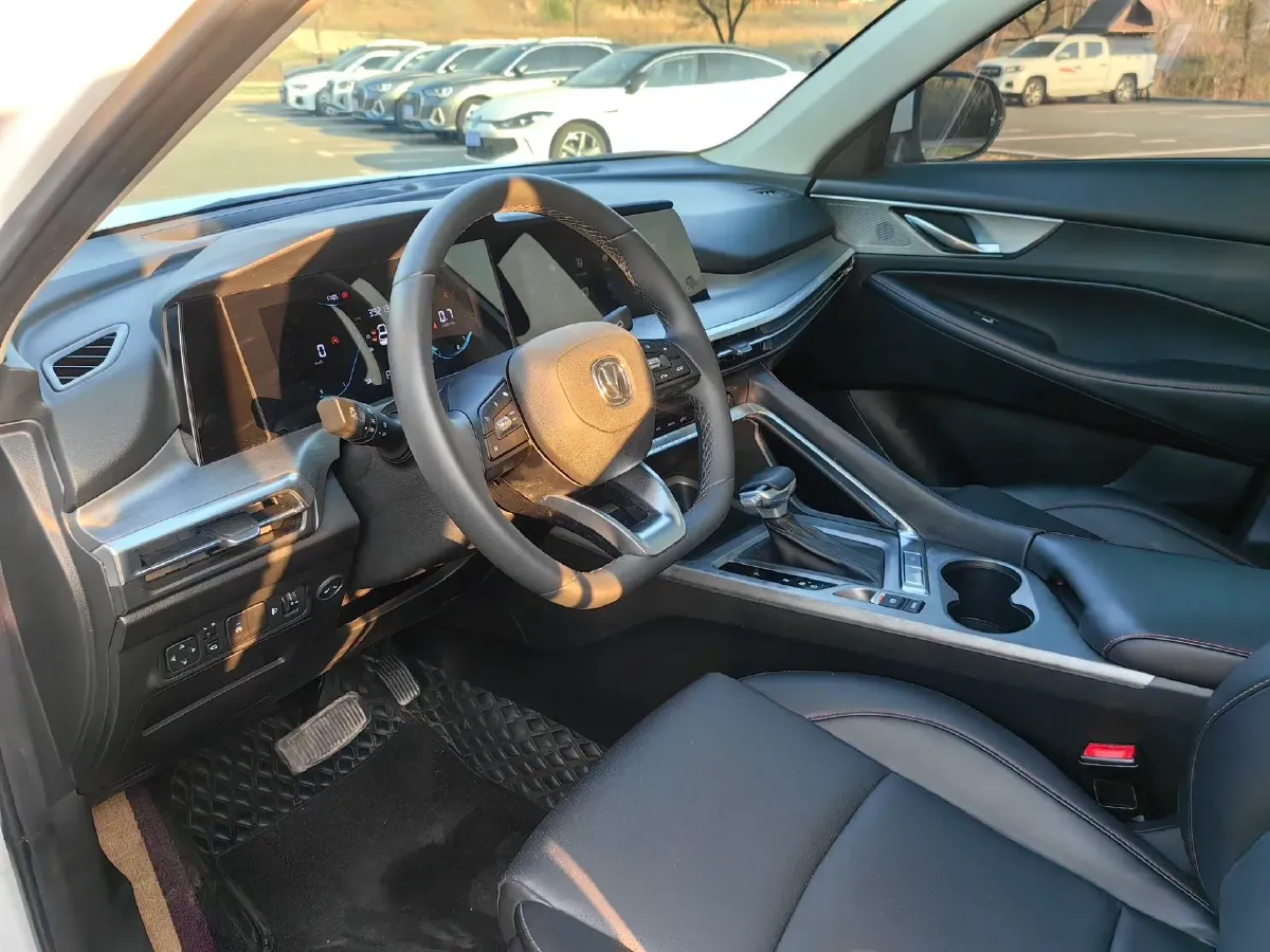 2021 ChangAn CS35 Plus 1.4T 160HP L4 7DCT,autocango,china used car exporter,china ev exporter,chinese used car exporter,chinese used ev exporter