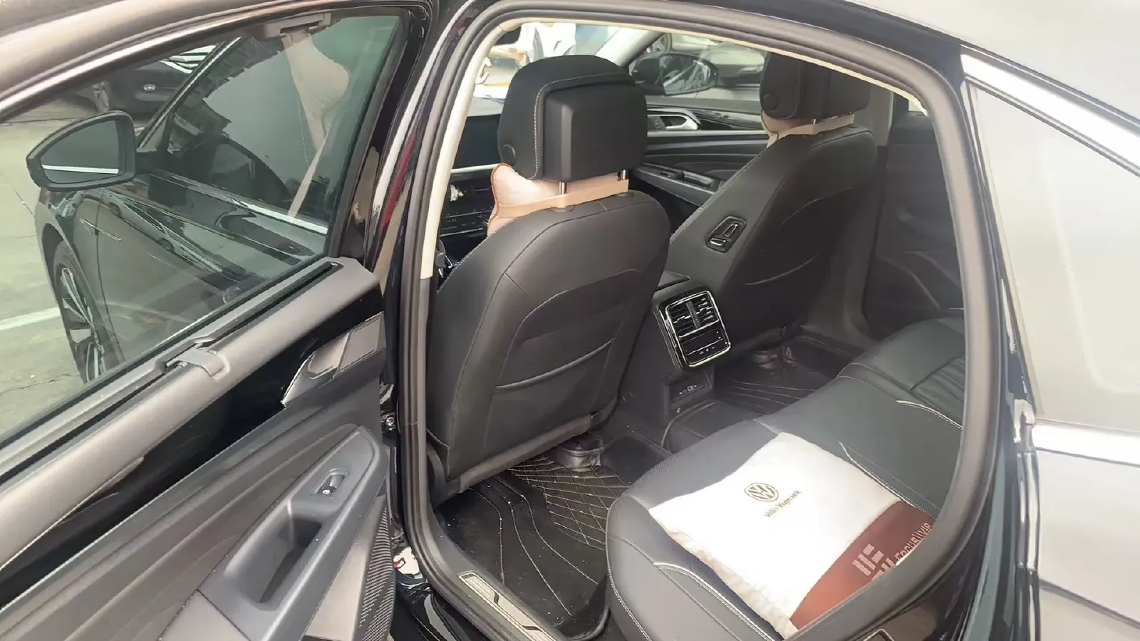 2022 Xpeng P7 BEV 60.2KWH,autocango,china used car exporter,china ev exporter,chinese used car exporter,chinese used ev exporter