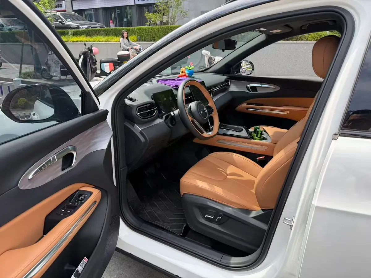 2025 Bestune YueYi 07 1.5T 150HP L4 1DHT PHEV,autocango,china used car exporter,china ev exporter,chinese used car exporter,chinese used ev exporter