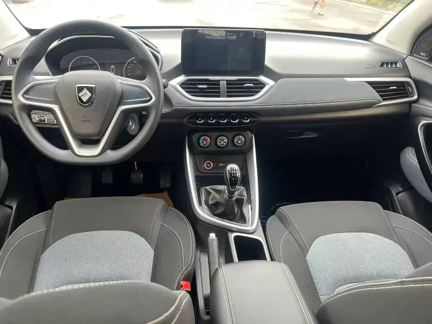 2018 BaoJun 530 1.5T 150HP L4 6MT,autocango,china used car exporter,china ev exporter,chinese used car exporter,chinese used ev exporter