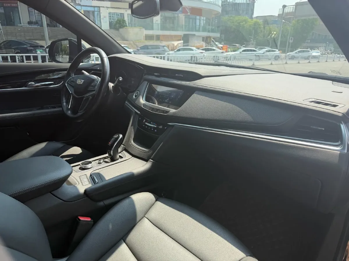 2022 Cadillac XT5 2.0T 237HP L4 9AT,autocango,china used car exporter,china ev exporter,chinese used car exporter,chinese used ev exporter