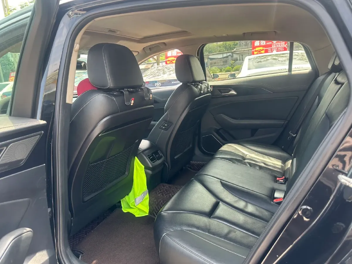 2019 HongQi H5 1.8T 180HP L4 6AT,autocango,china used car exporter,china ev exporter,chinese used car exporter,chinese used ev exporter