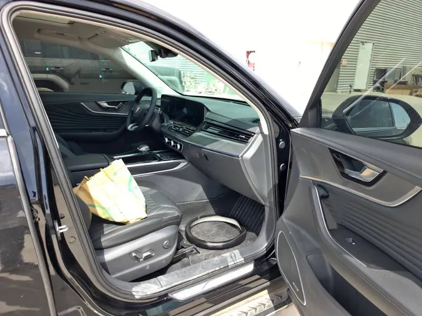 2023 HongQi HS5 2.0T 252HP L4 8AT,autocango,china used car exporter,china ev exporter,chinese used car exporter,chinese used ev exporter