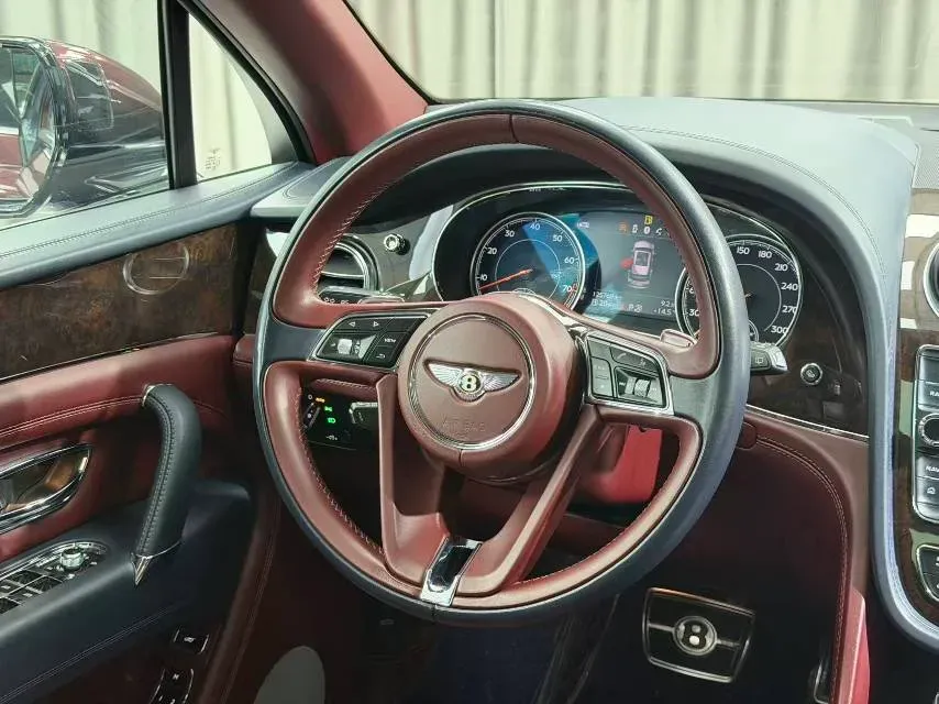 2018 Bentley Bentayga 4.0T 550HP V8 8AT,autocango,china used car exporter,china ev exporter,chinese used car exporter,chinese used ev exporter