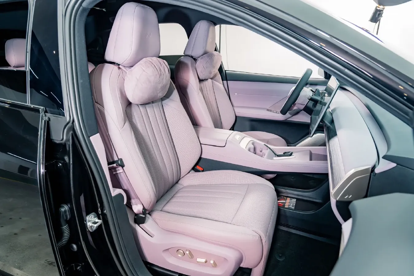 2024 ONVO L60 BEV 60KWH,autocango,china used car exporter,china ev exporter,chinese used car exporter,chinese used ev exporter