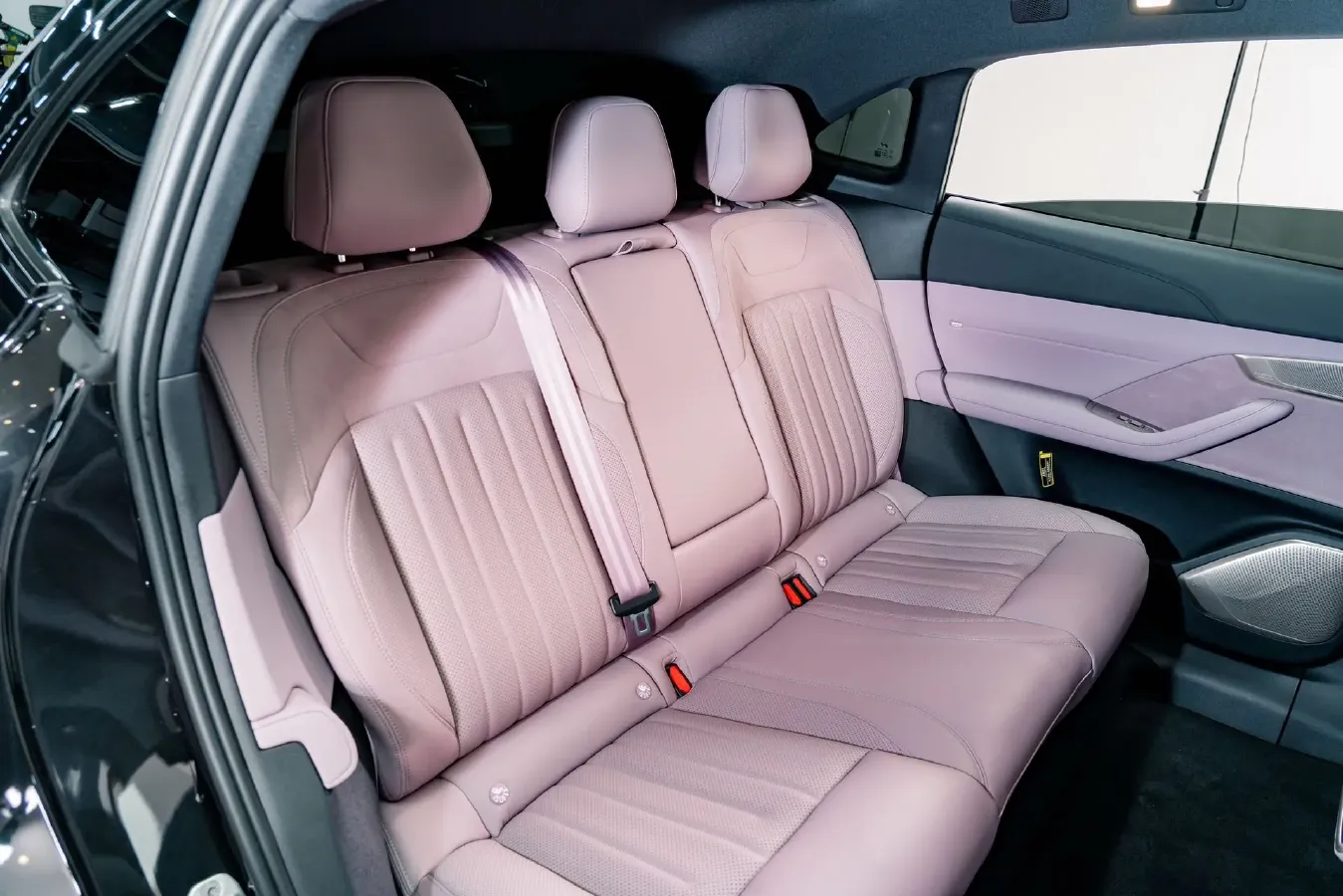 2024 ONVO L60 BEV 60KWH,autocango,china used car exporter,china ev exporter,chinese used car exporter,chinese used ev exporter