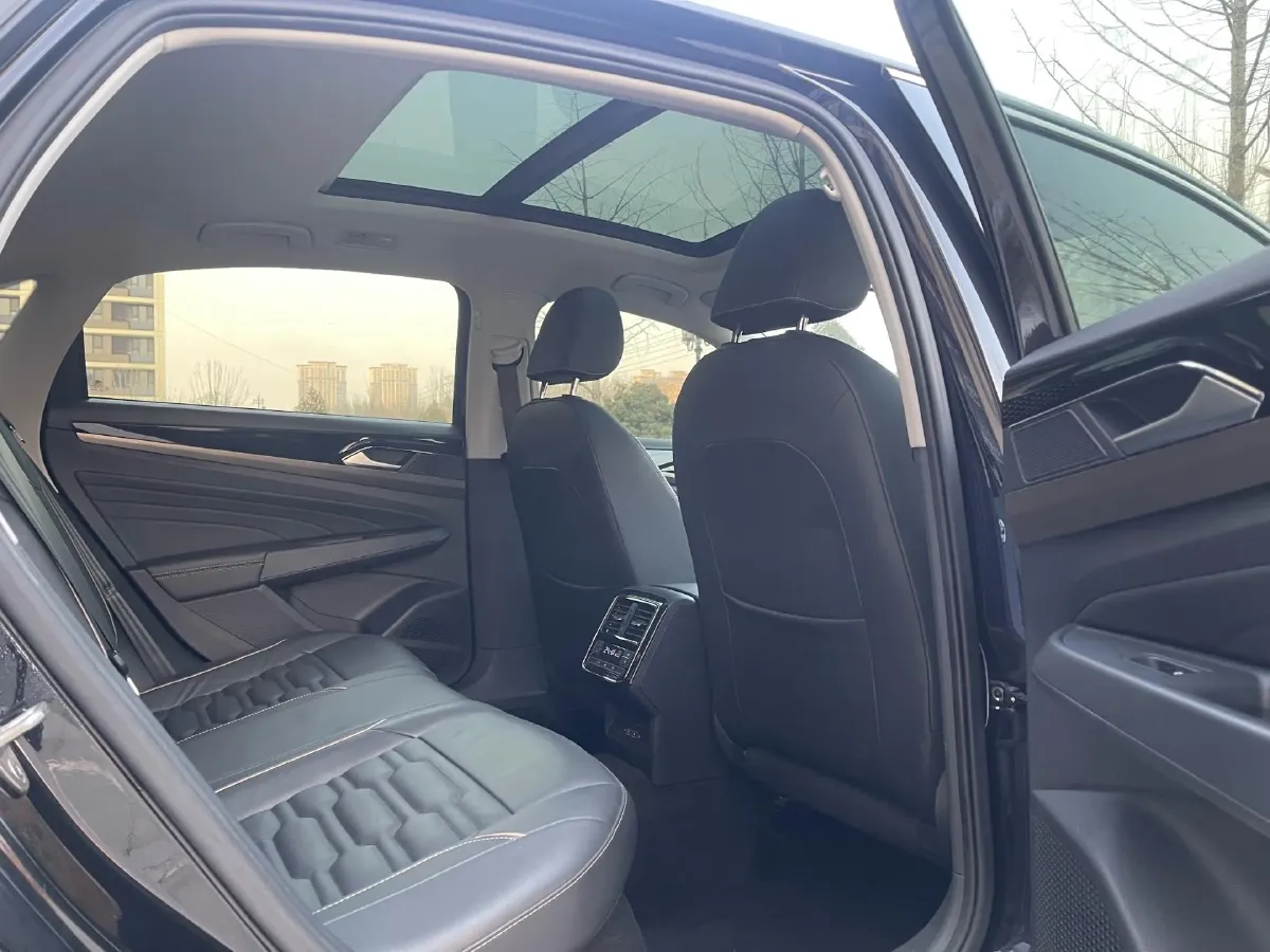 2019 Volvo V40 1.5T 152HP L4 6AT,autocango,china used car exporter,china ev exporter,chinese used car exporter,chinese used ev exporter