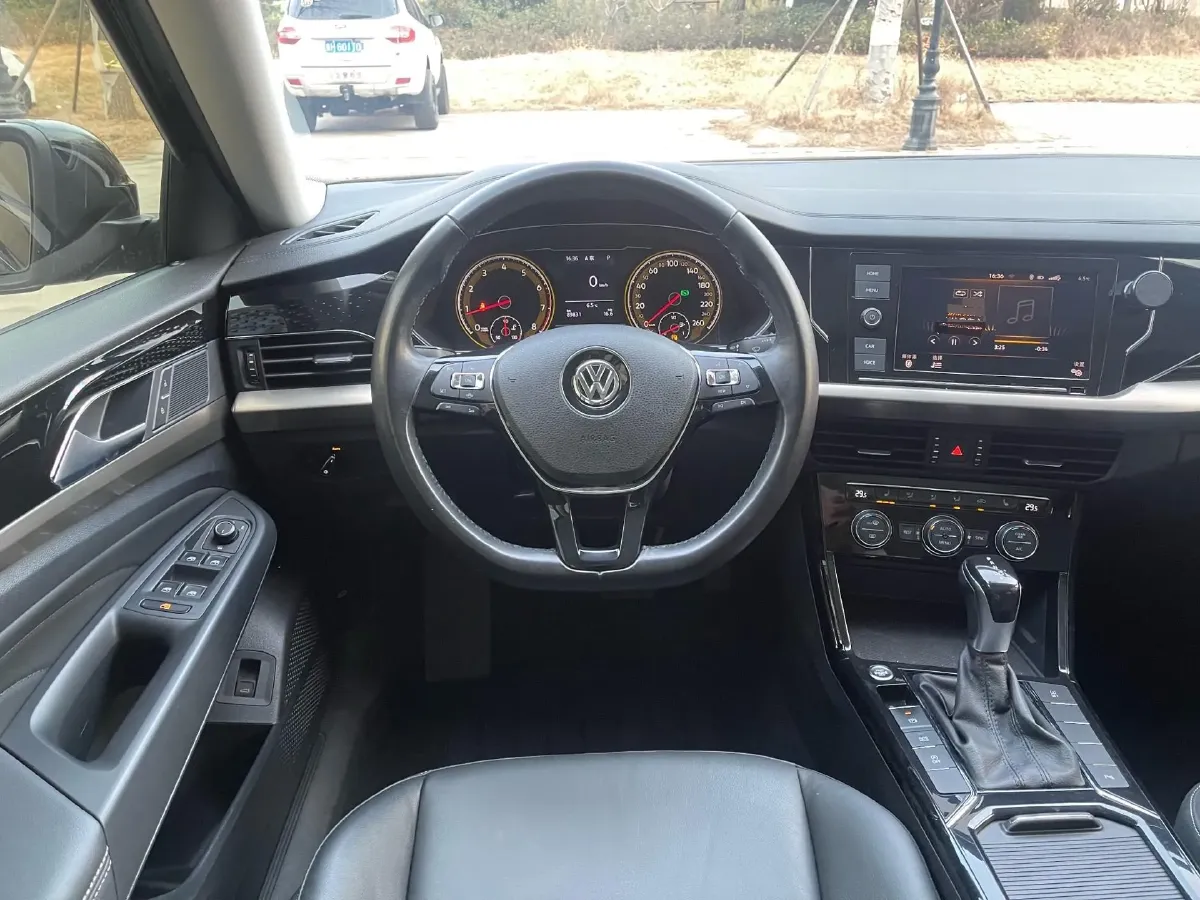 2019 Volvo V40 1.5T 152HP L4 6AT,autocango,china used car exporter,china ev exporter,chinese used car exporter,chinese used ev exporter