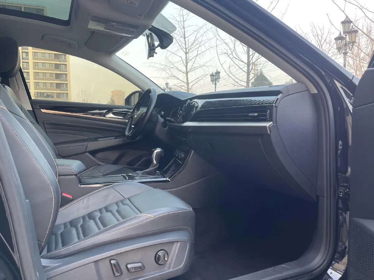 2019 Volvo V40 1.5T 152HP L4 6AT,autocango,china used car exporter,china ev exporter,chinese used car exporter,chinese used ev exporter