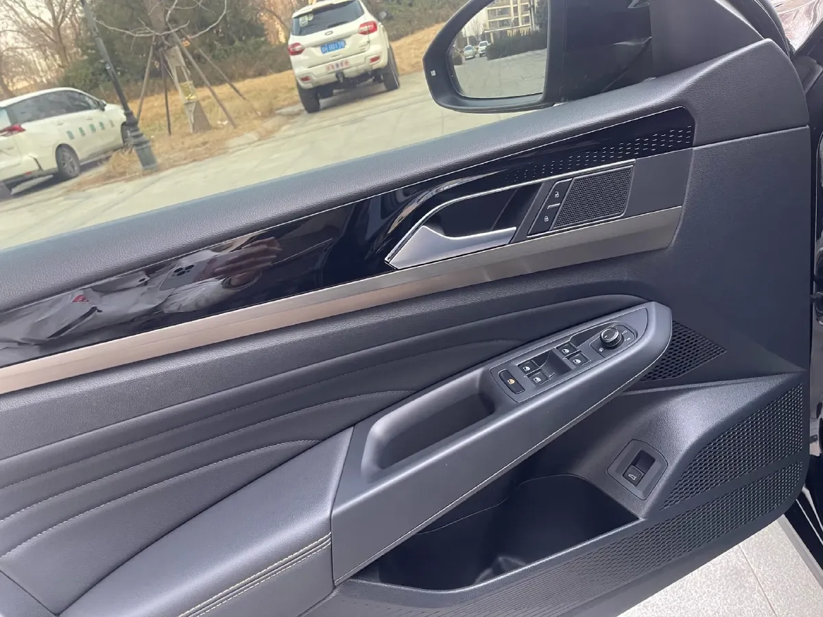 2019 Volvo V40 1.5T 152HP L4 6AT,autocango,china used car exporter,china ev exporter,chinese used car exporter,chinese used ev exporter