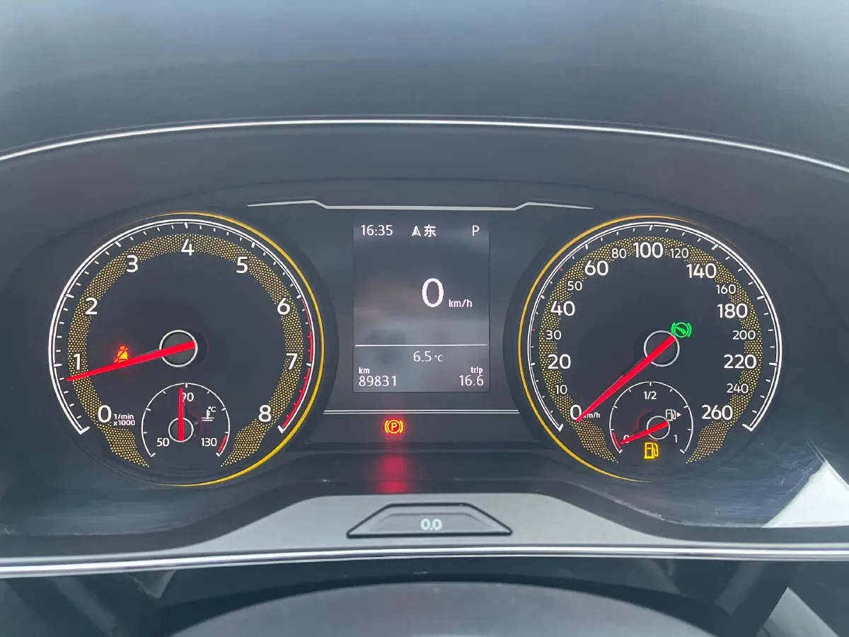 2019 Volvo V40 1.5T 152HP L4 6AT,autocango,china used car exporter,china ev exporter,chinese used car exporter,chinese used ev exporter