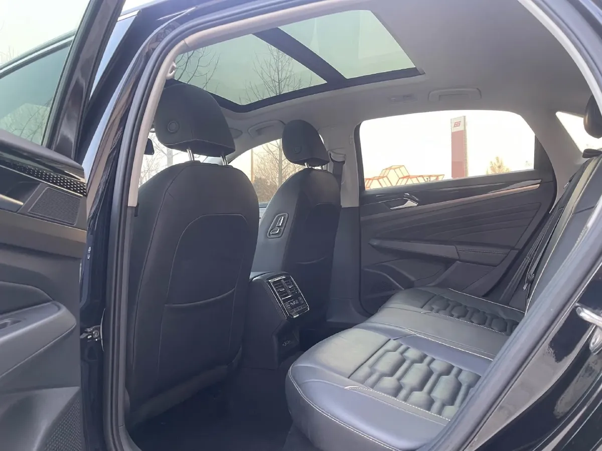 2019 Volvo V40 1.5T 152HP L4 6AT,autocango,china used car exporter,china ev exporter,chinese used car exporter,chinese used ev exporter