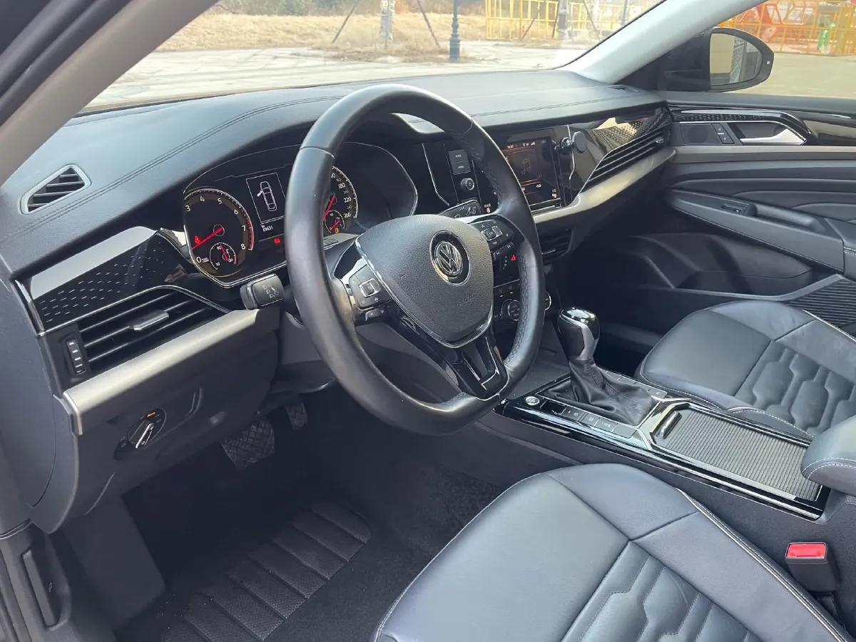 2019 Volvo V40 1.5T 152HP L4 6AT,autocango,china used car exporter,china ev exporter,chinese used car exporter,chinese used ev exporter