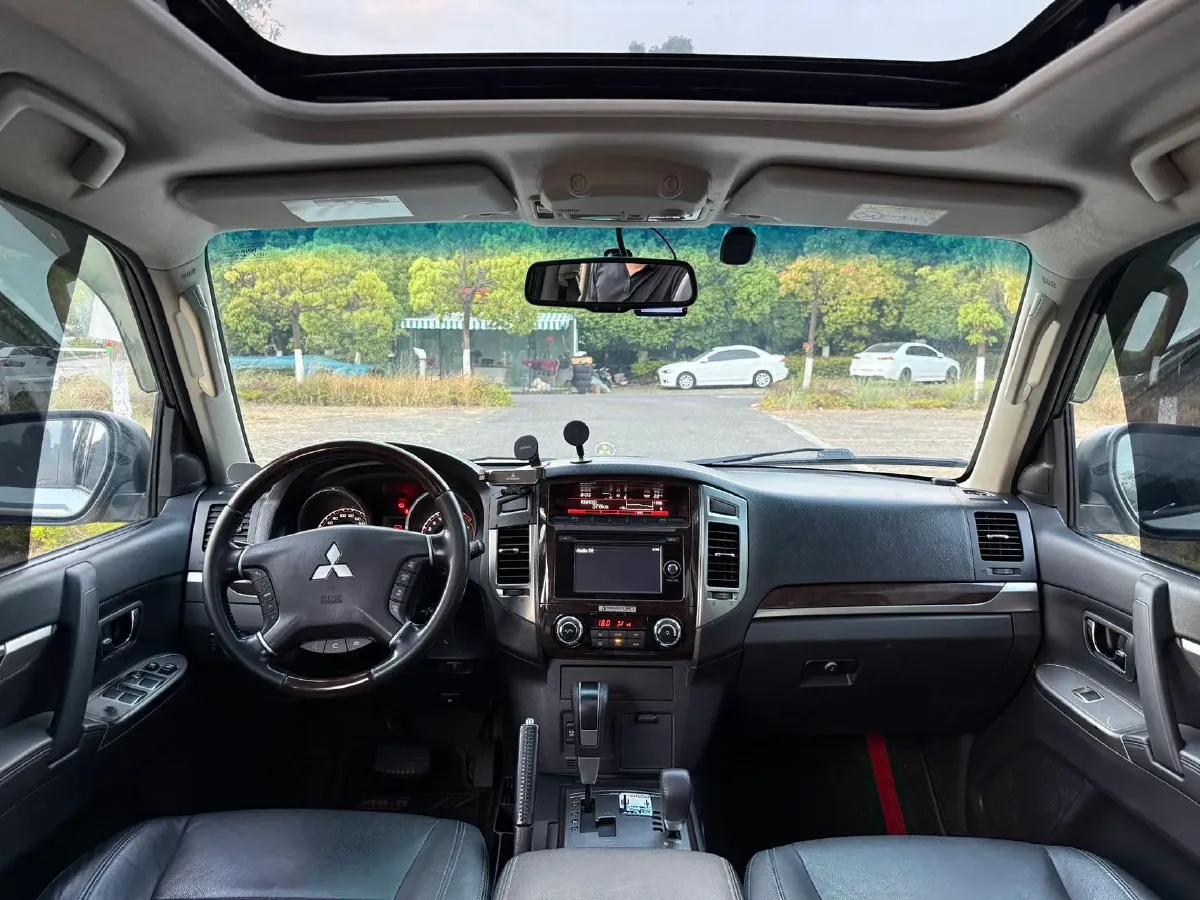 2017 Mercedes-Benz E Class 2.0T 245HP L4 9AT,autocango,china used car exporter,china ev exporter,chinese used car exporter,chinese used ev exporter