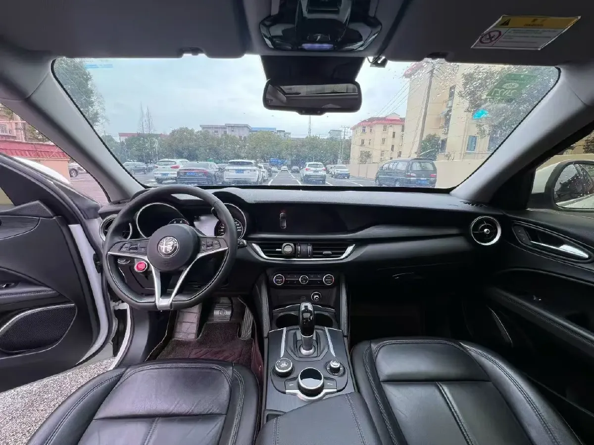 2017 Jaguar XE 2.0T 240HP L4 8AT,autocango,china used car exporter,china ev exporter,chinese used car exporter,chinese used ev exporter