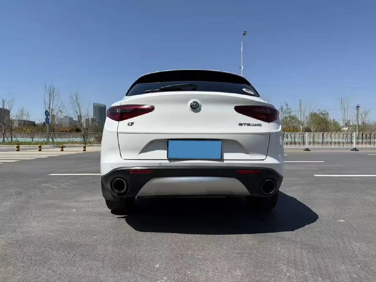 2017 Jaguar XE 2.0T 240HP L4 8AT,autocango,china used car exporter,china ev exporter,chinese used car exporter,chinese used ev exporter