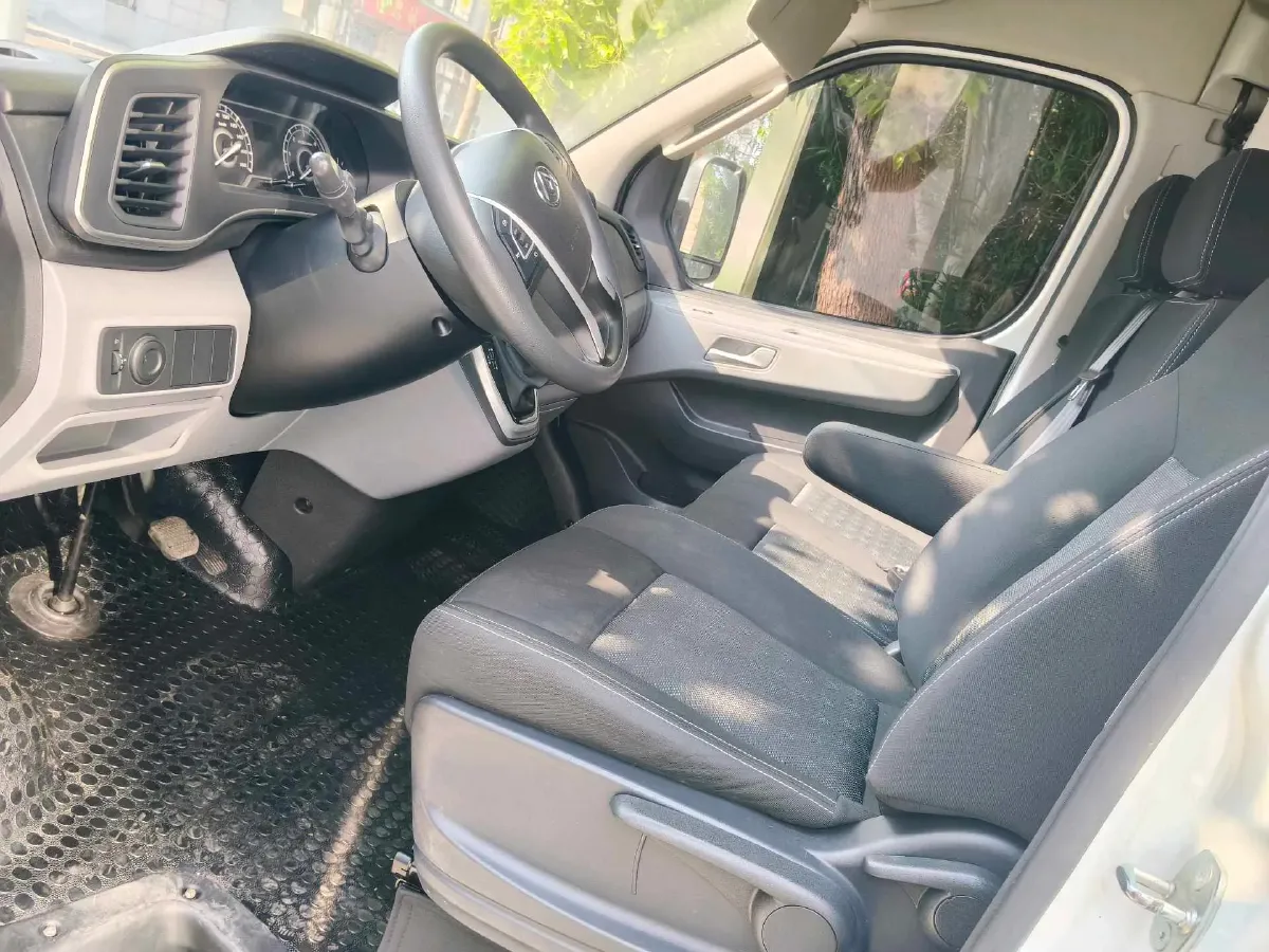 2025 MAXUS XinTu V80 2.0T 147HP L4 6MT,autocango,china used car exporter,china ev exporter,chinese used car exporter,chinese used ev exporter