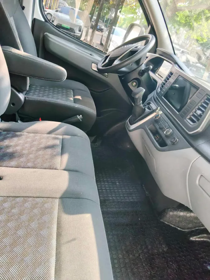 2025 MAXUS XinTu V80 2.0T 147HP L4 6MT,autocango,china used car exporter,china ev exporter,chinese used car exporter,chinese used ev exporter