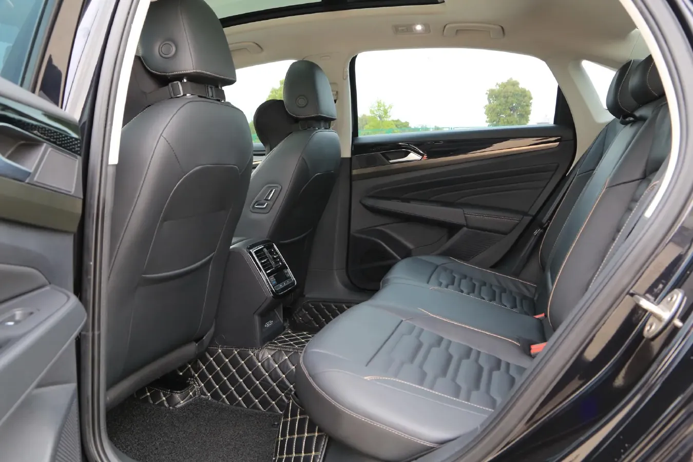 2019 Skoda Kodiak 2.0T 186HP L4 7DCT,autocango,china used car exporter,china ev exporter,chinese used car exporter,chinese used ev exporter