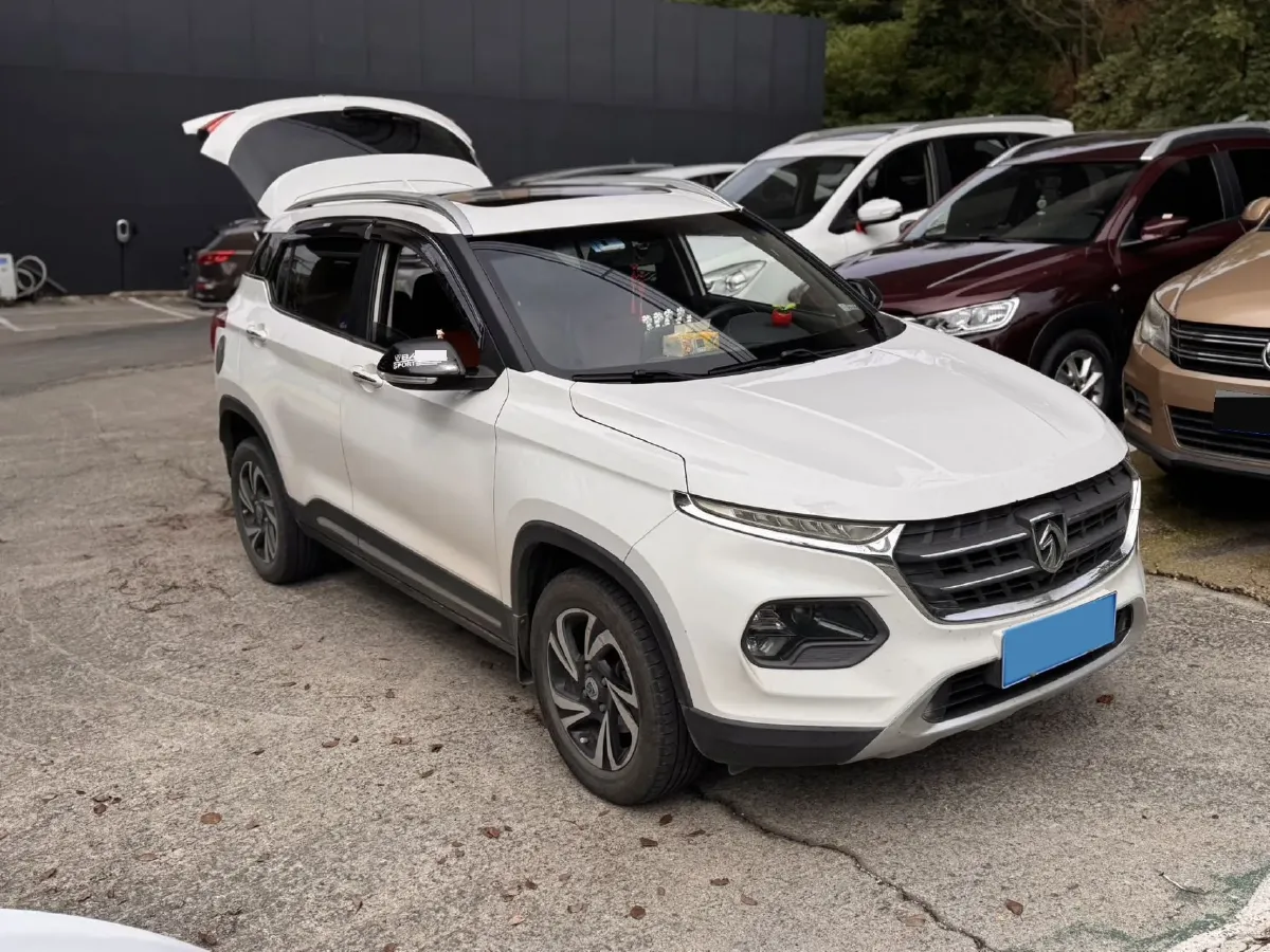 2017 HaiMa S5 Young Edition 1.6L 122HP L4 5MT,autocango,china used car exporter,china ev exporter,chinese used car exporter,chinese used ev exporter