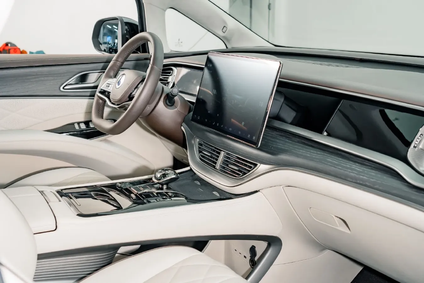 2024 Denza D9 1.5T 139HP L4 E-CVT PHEV 40KWH,autocango,china used car exporter,china ev exporter,chinese used car exporter,chinese used ev exporter