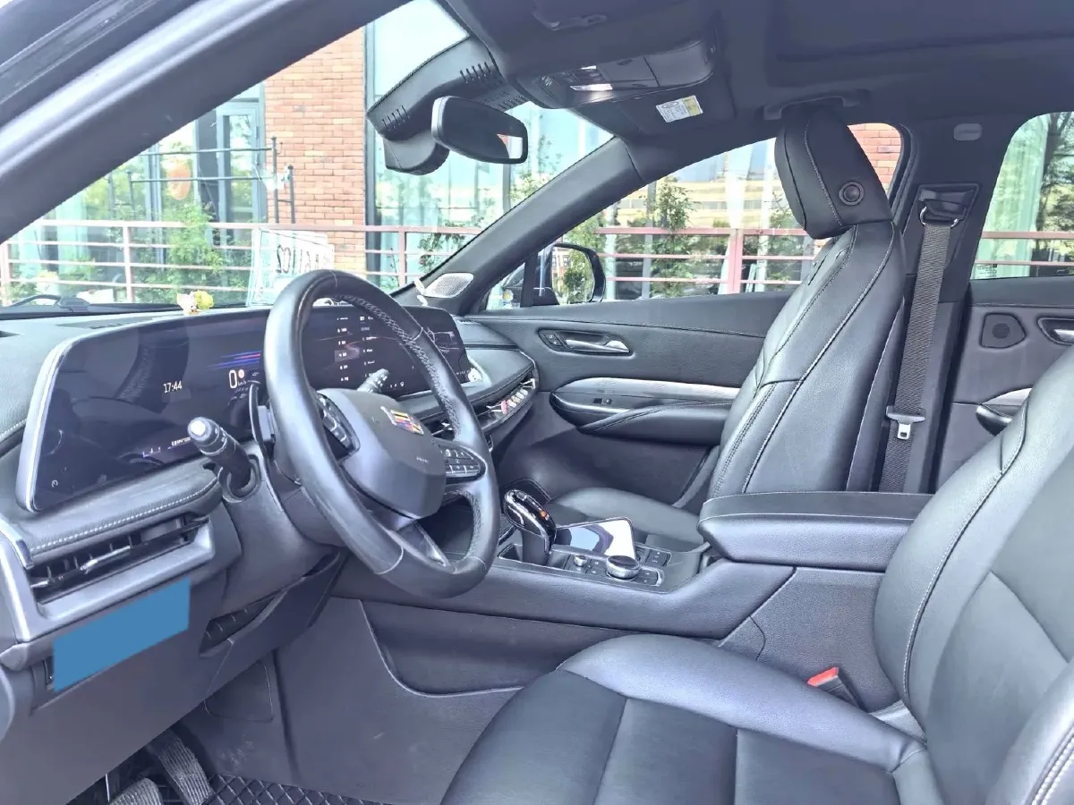 2024 Cadillac XT4 2.0T 237HP L4 9AT,autocango,china used car exporter,china ev exporter,chinese used car exporter,chinese used ev exporter