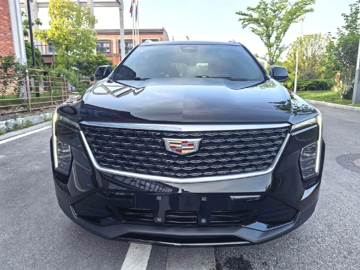 2024 Cadillac XT4 2.0T 237HP L4 9AT,autocango,china used car exporter,china ev exporter,chinese used car exporter,chinese used ev exporter
