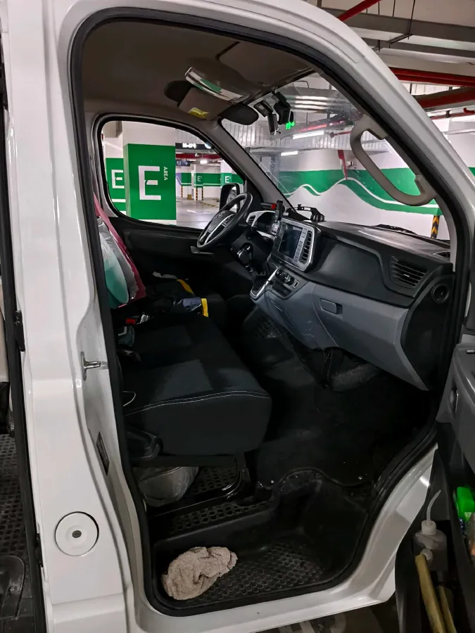 2025 MAXUS XinTu V80 2.0T 147HP L4 6MT,autocango,china used car exporter,china ev exporter,chinese used car exporter,chinese used ev exporter