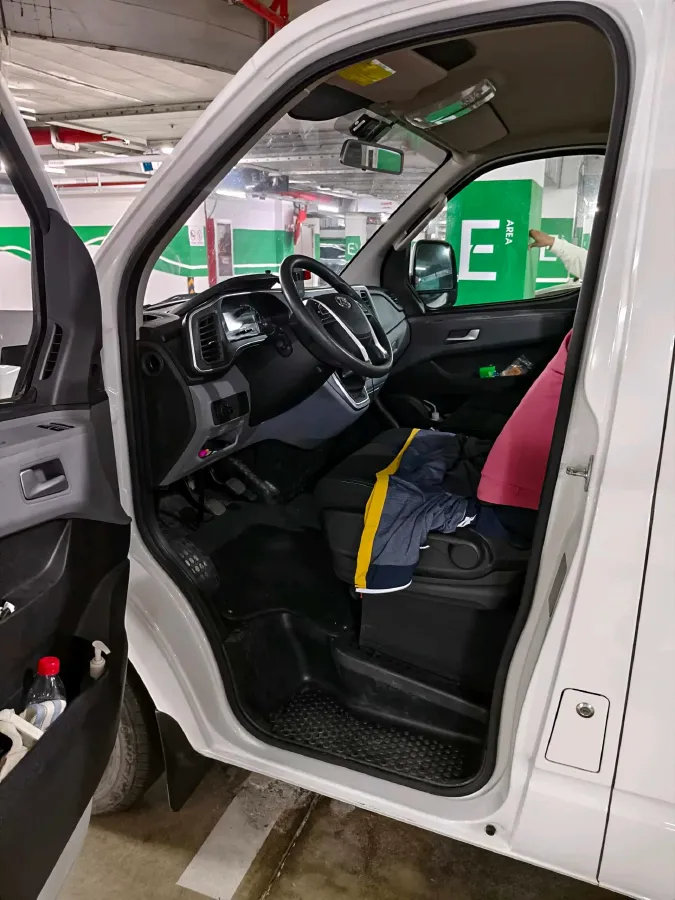 2025 MAXUS XinTu V80 2.0T 147HP L4 6MT,autocango,china used car exporter,china ev exporter,chinese used car exporter,chinese used ev exporter