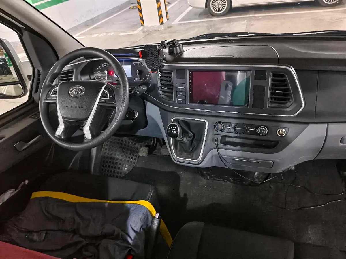 2025 MAXUS XinTu V80 2.0T 147HP L4 6MT,autocango,china used car exporter,china ev exporter,chinese used car exporter,chinese used ev exporter