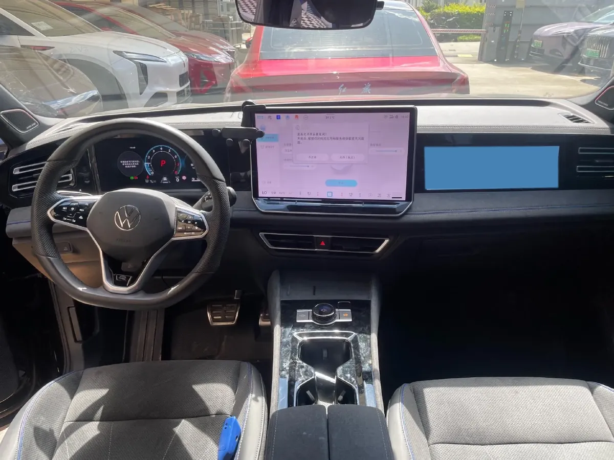 2025 Volkswagen Tiguan L 2.0T 220HP L4 7DCT,autocango,china used car exporter,china ev exporter,chinese used car exporter,chinese used ev exporter
