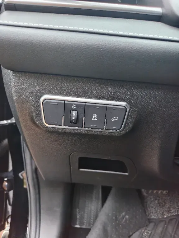2021 Haval M6 1.5T 150HP L4 7DCT,autocango,china used car exporter,china ev exporter,chinese used car exporter,chinese used ev exporter