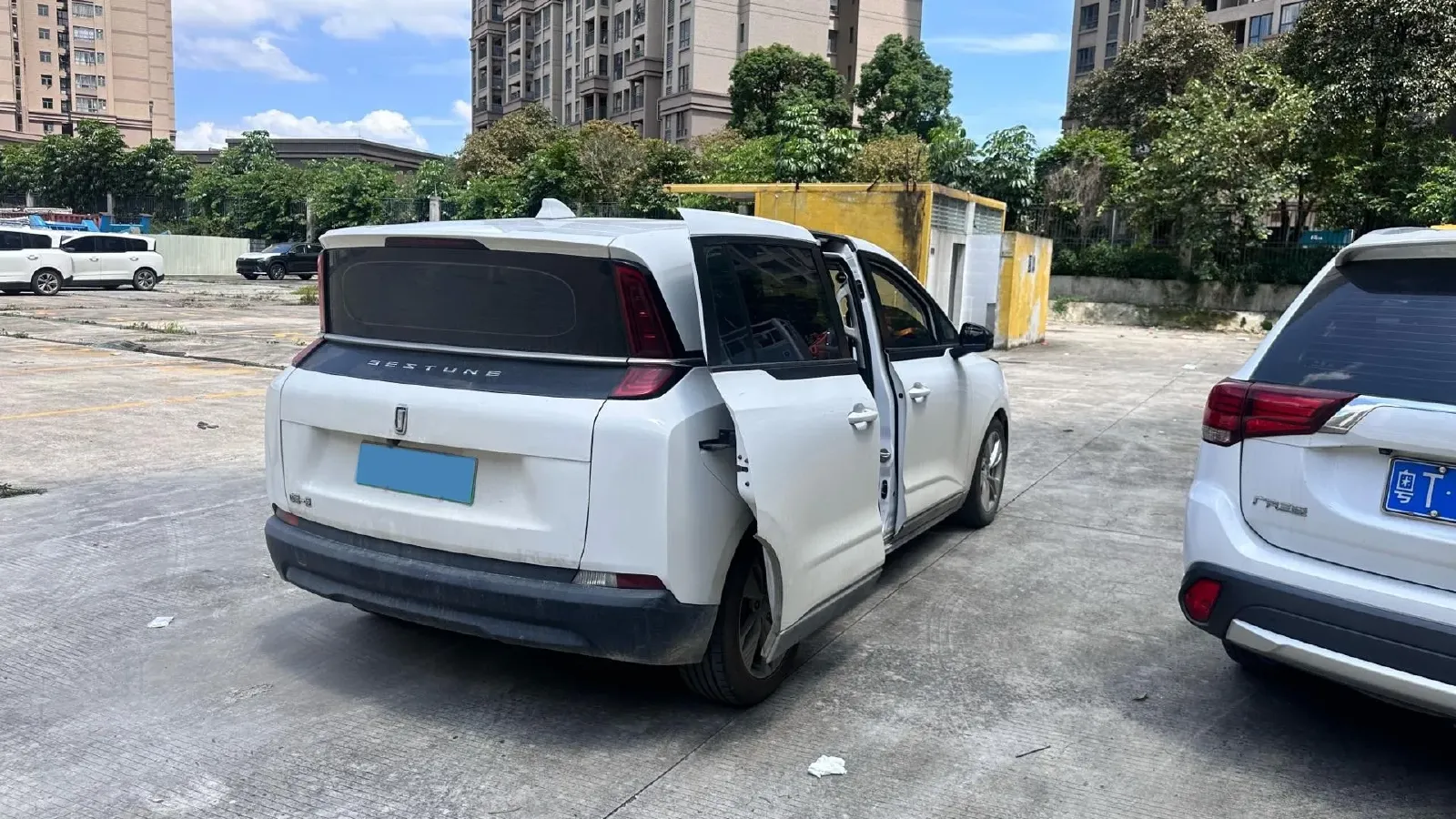 2022 JMC YuHu 7 2.0T 141HP L4 8AT,autocango,china used car exporter,china ev exporter,chinese used car exporter,chinese used ev exporter
