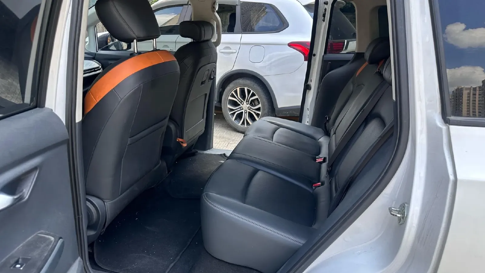 2022 JMC YuHu 7 2.0T 141HP L4 8AT,autocango,china used car exporter,china ev exporter,chinese used car exporter,chinese used ev exporter
