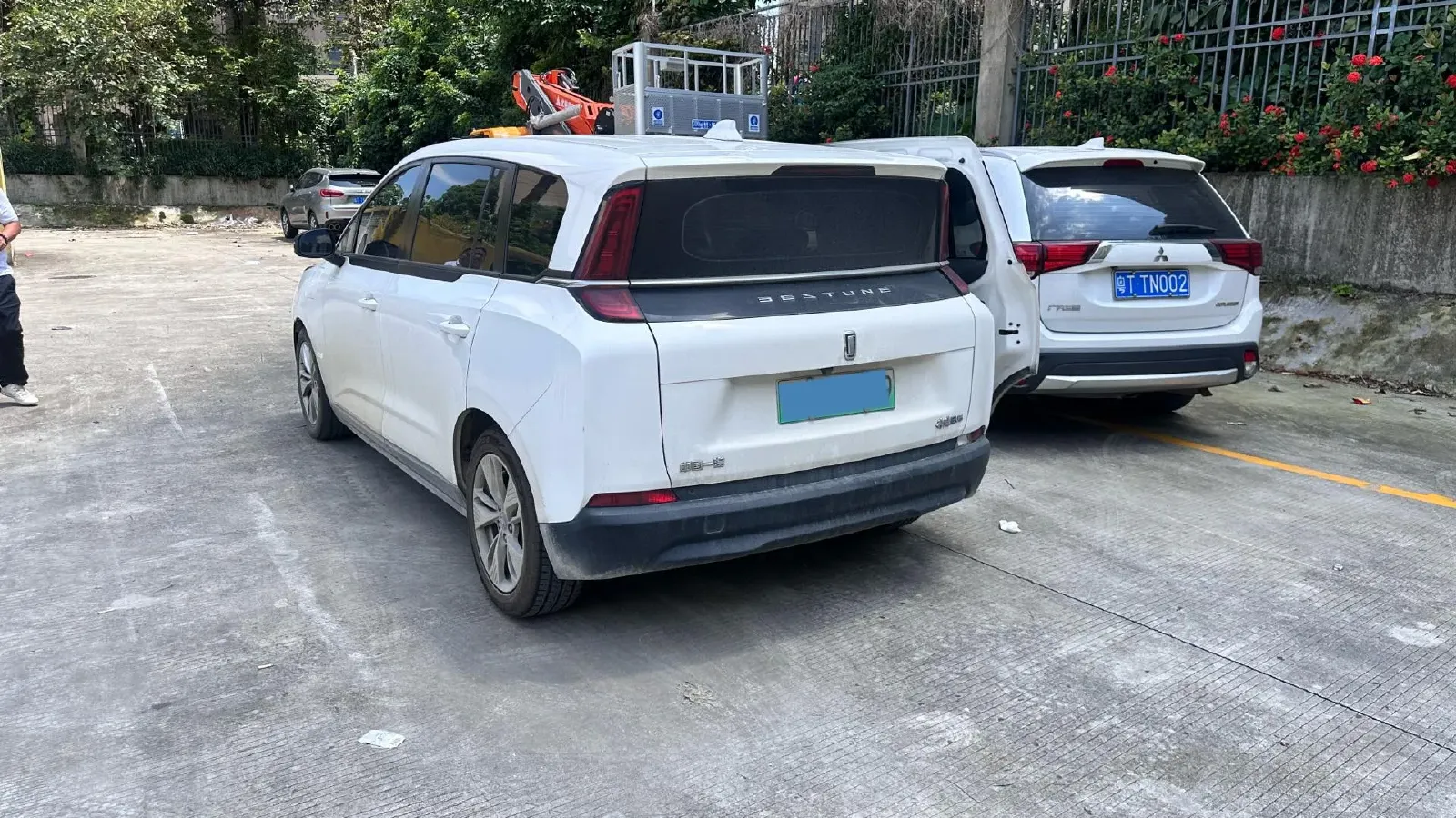 2022 JMC YuHu 7 2.0T 141HP L4 8AT,autocango,china used car exporter,china ev exporter,chinese used car exporter,chinese used ev exporter