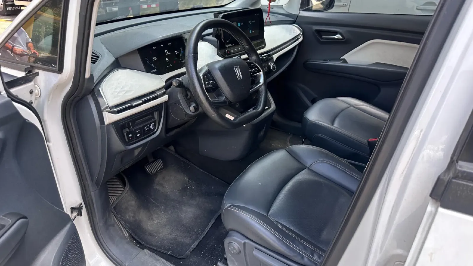 2022 JMC YuHu 7 2.0T 141HP L4 8AT,autocango,china used car exporter,china ev exporter,chinese used car exporter,chinese used ev exporter