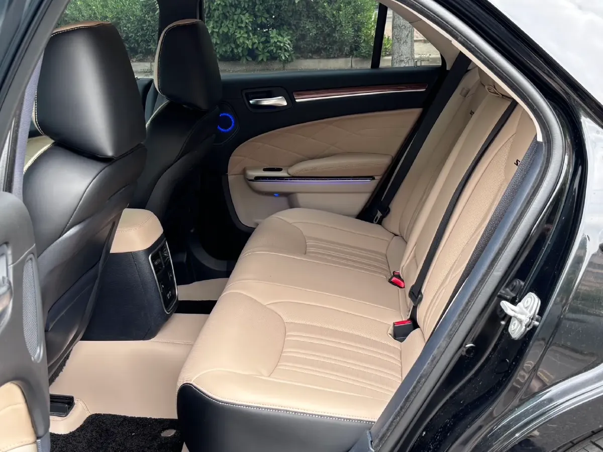 2016 Chrysler 300C 3.0L 234HP V6 8AT,autocango,china used car exporter,china ev exporter,chinese used car exporter,chinese used ev exporter